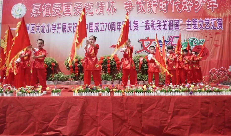 贵阳一小区火灾,男子怒斥消防栓接不上成“摆设”。贵阳市消防审验中心工作人员回应